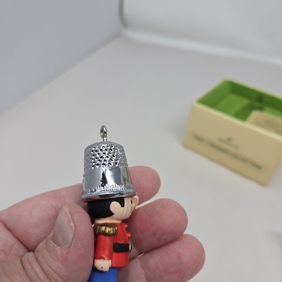 Hallmark 1979 Ornament "A Christmas Salute" Tree Trimmer Holiday Collection - Picture 5 of 10